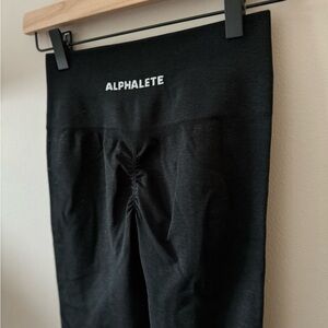 Alphalete Amplify Leggings in black, Size S